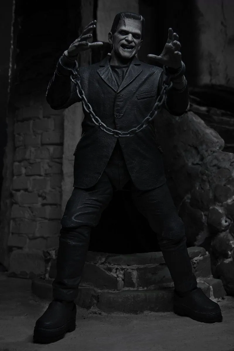 NECA Frankensteins Monster - Ultimate Monster Actionfigur (schwarz/weiß) 14 NECA Frankensteins Monster - Ultimate Monster Actionfigur (schwarz/weiß) – Bild 12