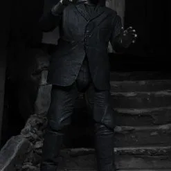 NECA Frankensteins Monster - Ultimate Monster Actionfigur (schwarz/weiß) 22 NECA Frankensteins Monster - Ultimate Monster Actionfigur (schwarz/weiß) -Film Figuren Verkäufe 048054