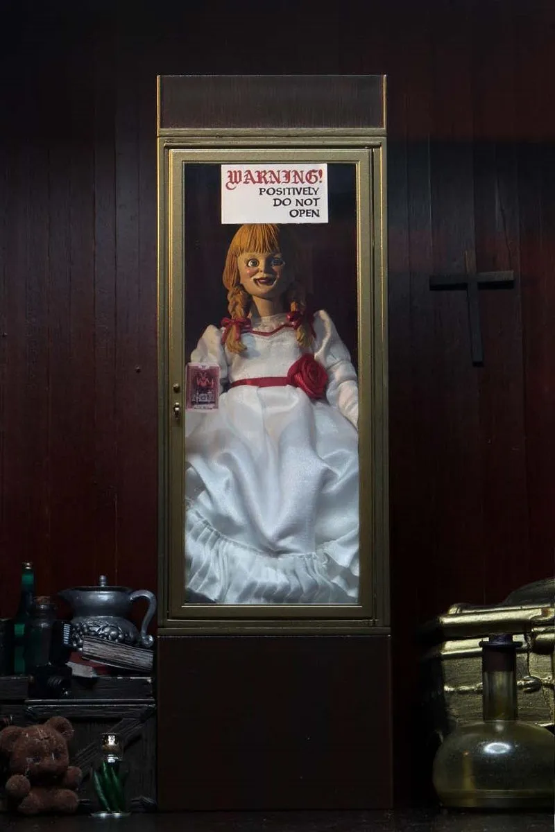 NECA The Conjuring Universe - Annabelle Clothed Actionfigur 13 NECA The Conjuring Universe - Annabelle Clothed Actionfigur – Bild 11