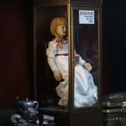NECA The Conjuring Universe - Annabelle Clothed Actionfigur 27 NECA The Conjuring Universe - Annabelle Clothed Actionfigur -Film Figuren Verkäufe 148933 1