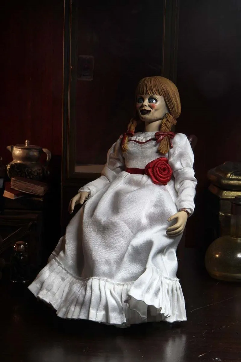 NECA The Conjuring Universe - Annabelle Clothed Actionfigur 4 NECA The Conjuring Universe - Annabelle Clothed Actionfigur – Bild 2
