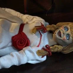NECA The Conjuring Universe - Annabelle Clothed Actionfigur 19 NECA The Conjuring Universe - Annabelle Clothed Actionfigur -Film Figuren Verkäufe 148938 1