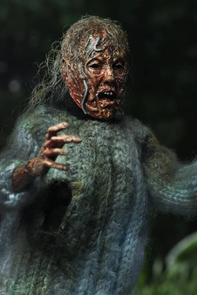 NECA Friday The 13th - Corpse Pamela (Lady Of The Lake) Clothed Actionfigur 7 NECA Friday The 13th - Corpse Pamela (Lady Of The Lake) Clothed Actionfigur – Bild 5