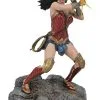 Diamond Select DC Gallery - JL Movie - Wonder Woman Bracelets Statue 1 Diamond Select DC Gallery - JL Movie - Wonder Woman Bracelets Statue -Film Figuren Verkäufe cc9048195b18161f6e88f6f0b0928ef396f729954d908f72f2d7da29c484f674