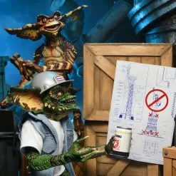 NECA Gremlins 2 - Ultimate Demolition Gremlin 2-Pack - Clothed Actionfigur 17 NECA Gremlins 2 - Ultimate Demolition Gremlin 2-Pack - Clothed Actionfigur -Film Figuren Verkäufe demo set8 scaled 1