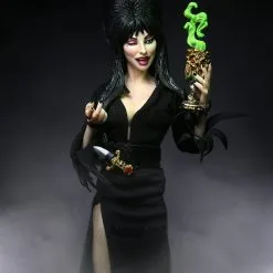 NECA Elvira, Mistress Of The Dark - Clothed Actionfigur -Film Figuren Verkäufe elvira12 scaled 1