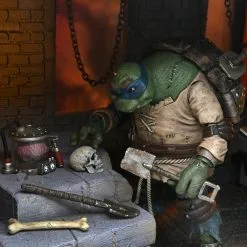 NECA Universal Monsters X TMNT - Ultimate Leonardo Als The Hunchback Figur -Film Figuren Verkäufe leo13 scaled 1