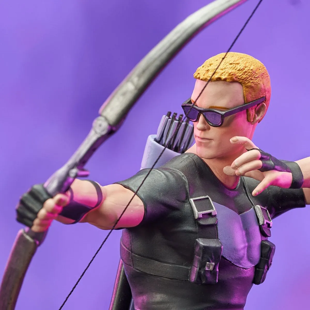 Diamond Select Marvel Gallery - Hawkeye Mit Lucky Dem Pizza-Dog - Statue 9 Diamond Select Marvel Gallery - Hawkeye Mit Lucky Dem Pizza-Dog - Statue – Bild 7