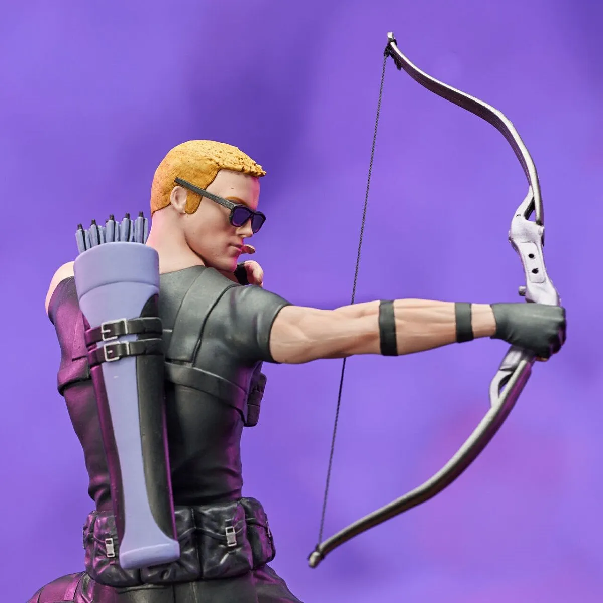 Diamond Select Marvel Gallery - Hawkeye Mit Lucky Dem Pizza-Dog - Statue 12 Diamond Select Marvel Gallery - Hawkeye Mit Lucky Dem Pizza-Dog - Statue – Bild 10